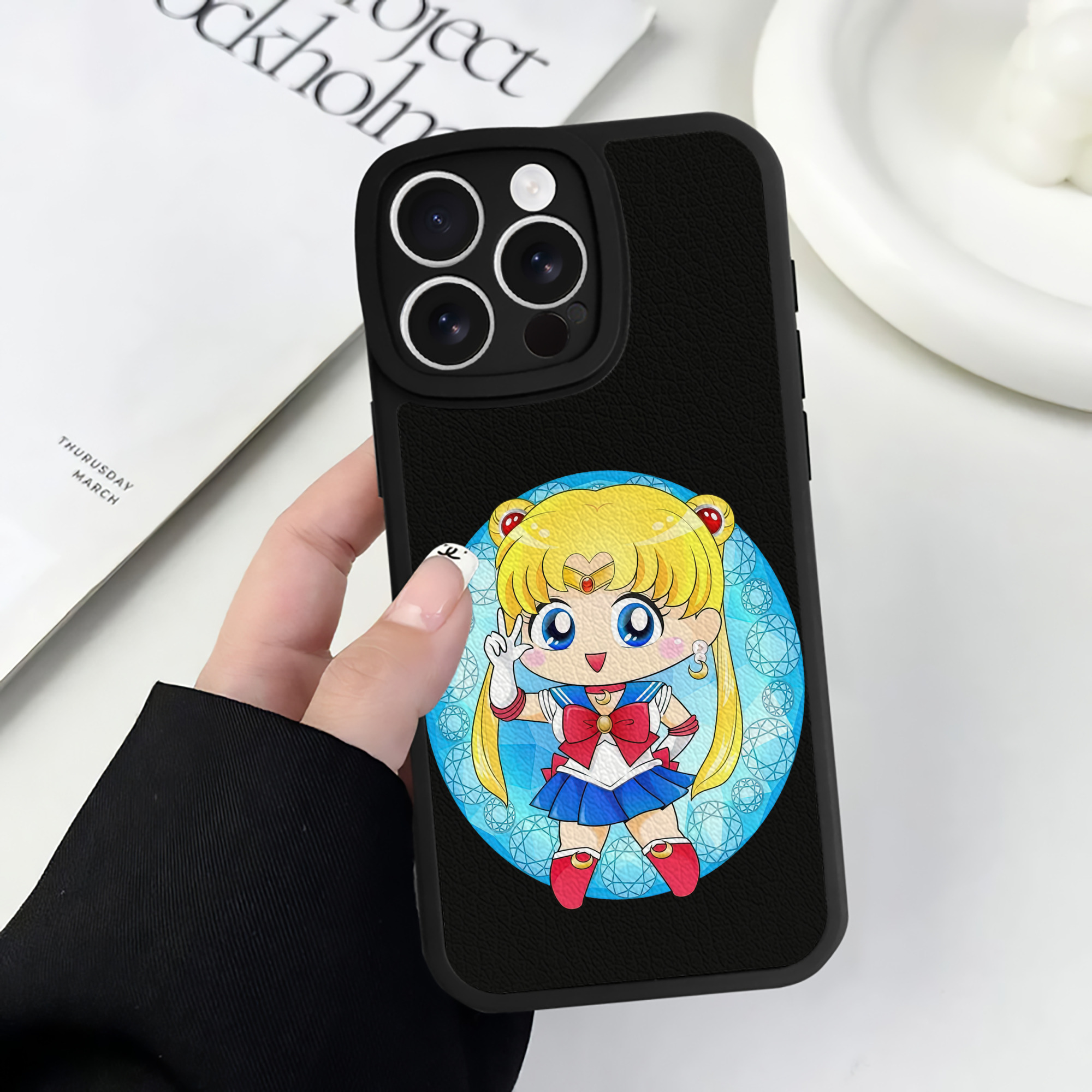 （画像用） 美少女戦士セーラームーン 月野 うさぎ つきの うさぎ Sailor Moon Tsukino Usagi 【iPhone 16シリーズ対応】シリコンスマホケース（レザー調） 材質：シリコン
